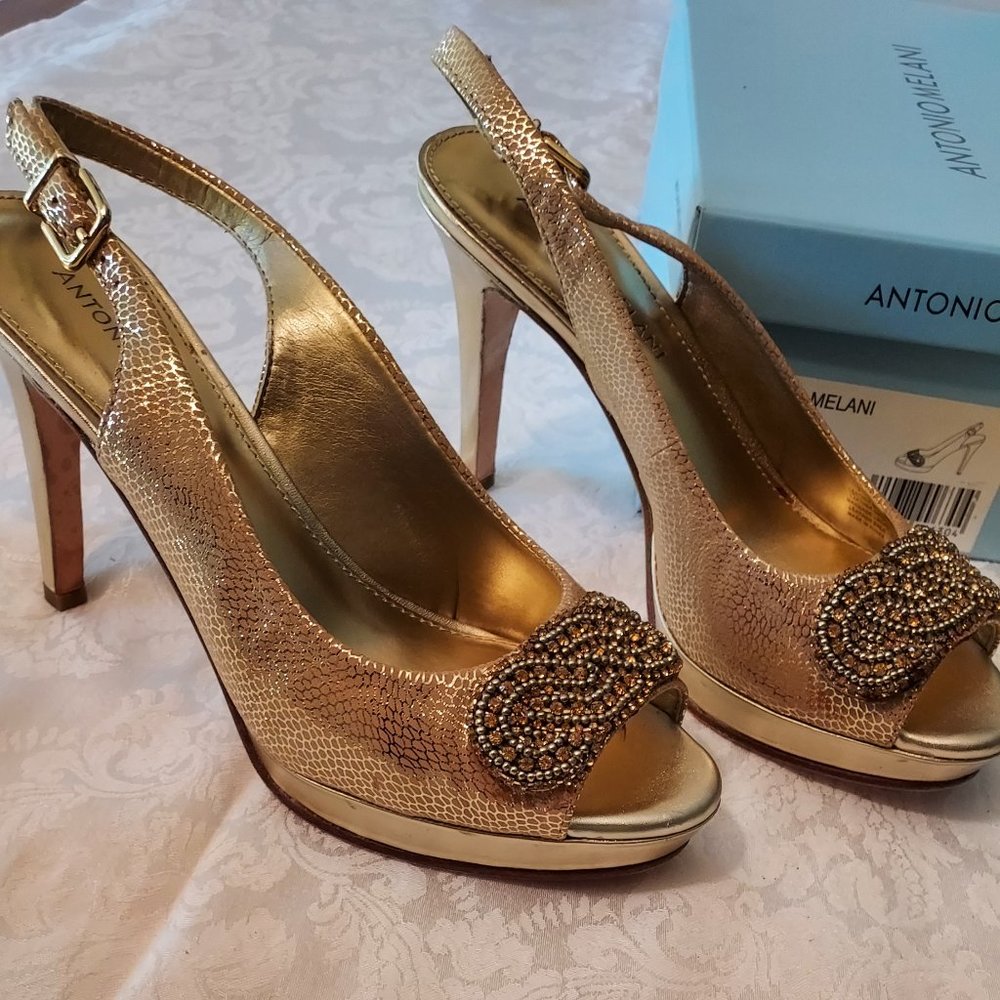 Women's Antonio Melani gold leather Dress Sandals in size 7.5